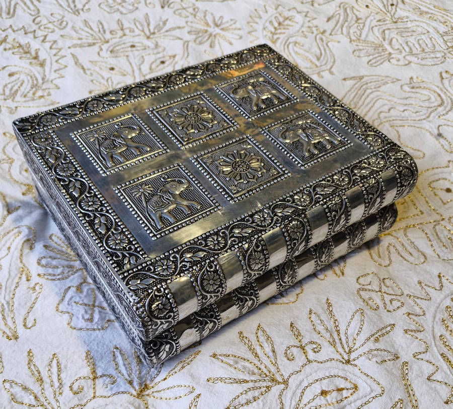 Silver metal jewelry box