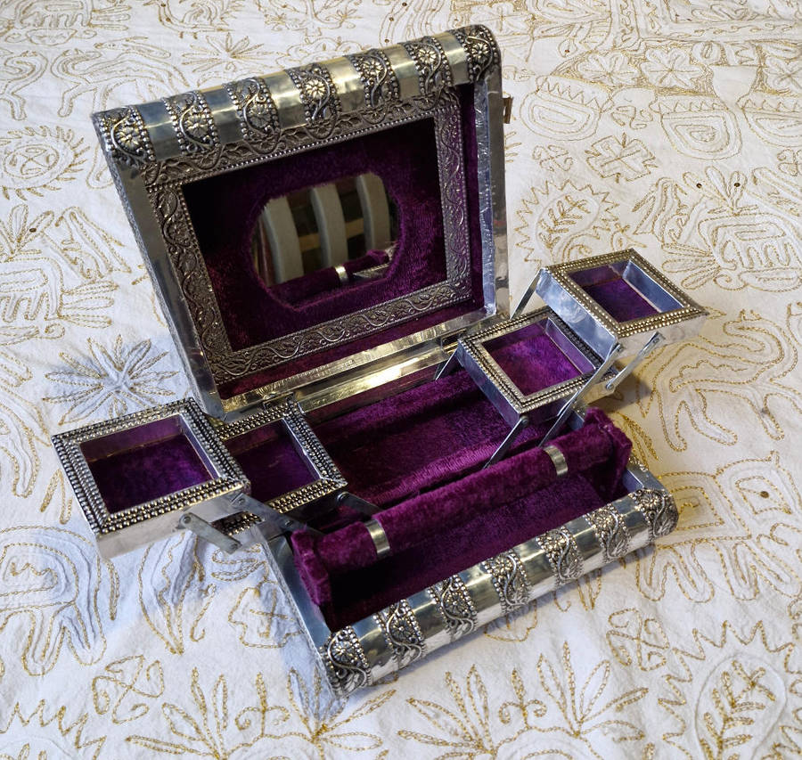 Silver metal jewelry box