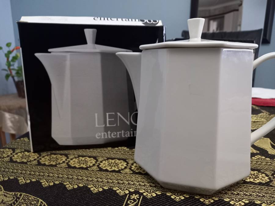 Lenox entertainment 365 porcelain teapot