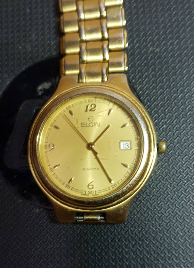 Vintage Elgin - USA Mens wristwatch with date window in good working condition