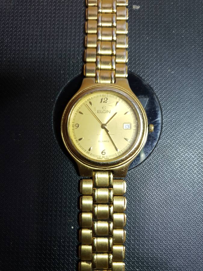 Vintage Elgin - USA Mens wristwatch with date window in good working condition