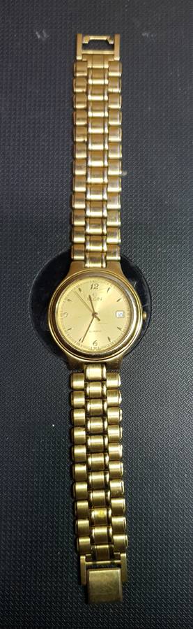 Vintage Elgin - USA Mens wristwatch with date window in good working condition