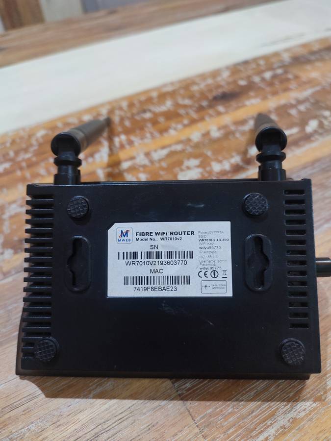 Network Bundle (Wifi Router, Range Extender, 8 Port Desktop Switch)