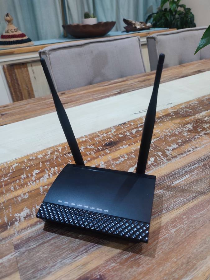 Network Bundle (Wifi Router, Range Extender, 8 Port Desktop Switch)