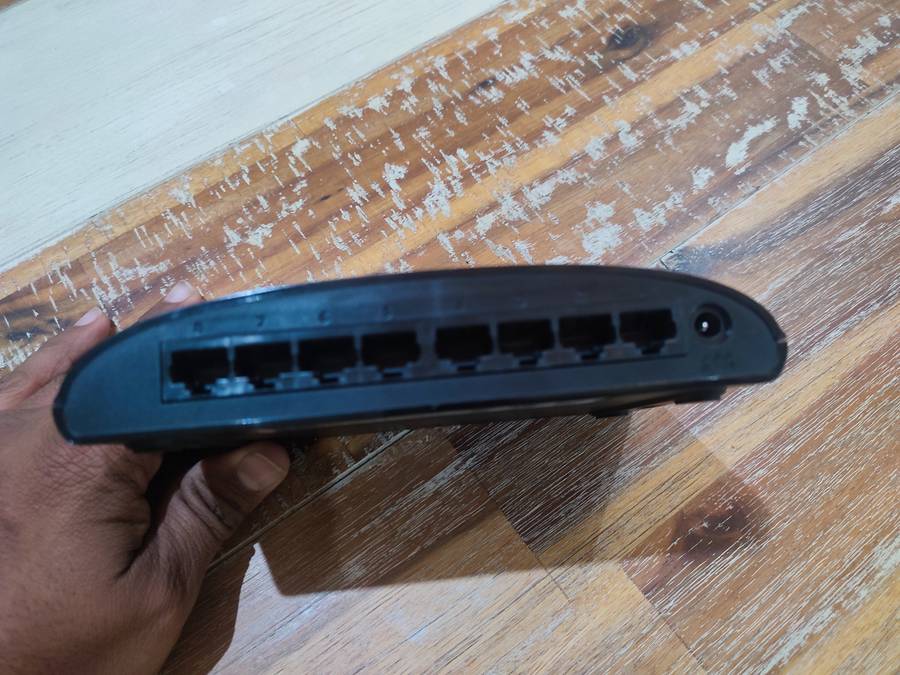 Network Bundle (Wifi Router, Range Extender, 8 Port Desktop Switch)