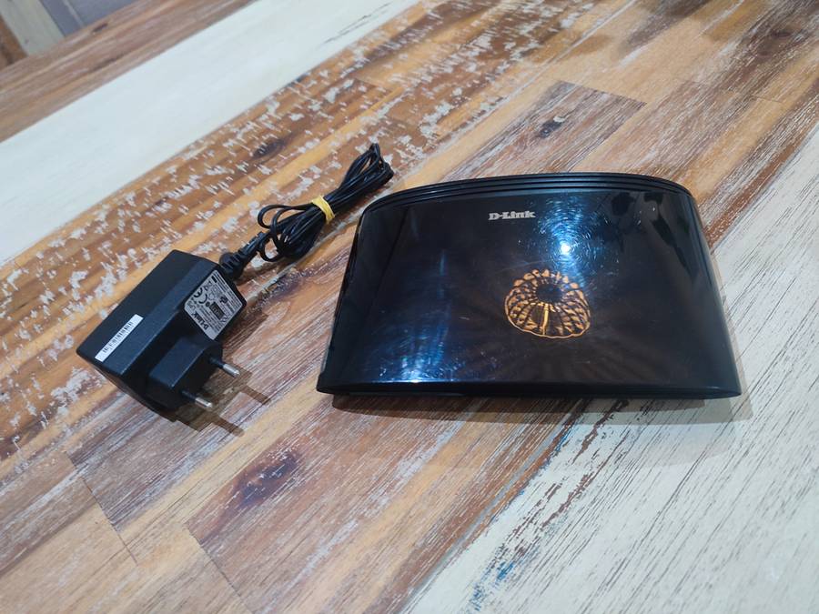 Network Bundle (Wifi Router, Range Extender, 8 Port Desktop Switch)