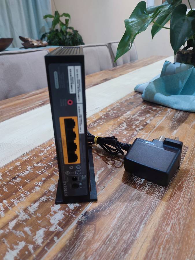 Network Bundle (Wifi Router, Range Extender, 8 Port Desktop Switch)