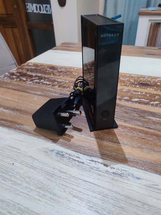 Network Bundle (Wifi Router, Range Extender, 8 Port Desktop Switch)