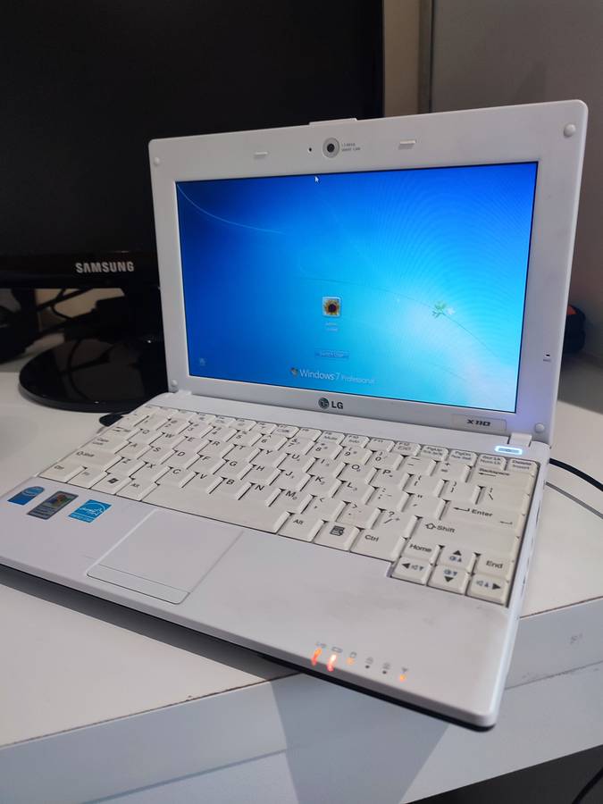 LG X110 Netbook (1.6 Ghz Intel Atom)