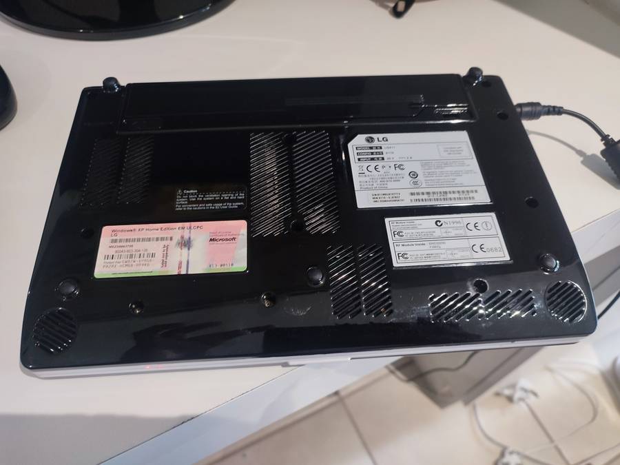 LG X110 Netbook (1.6 Ghz Intel Atom)