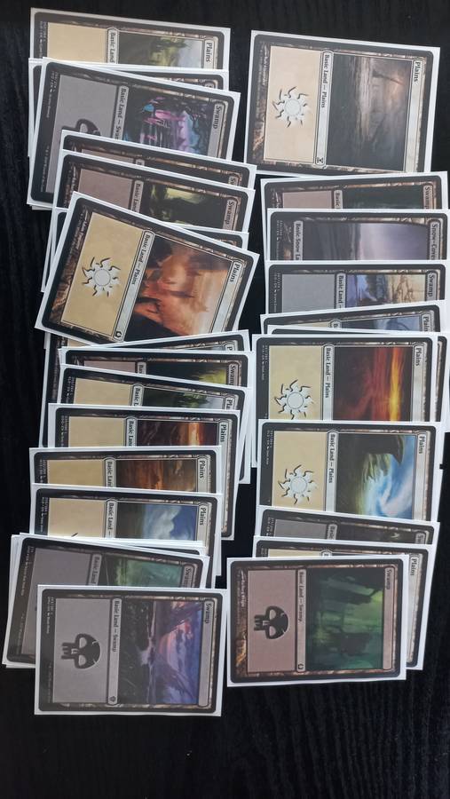 MAGIC THE GATHERING TRADING CARD - Commander Deck - Aron Benalias Ruin