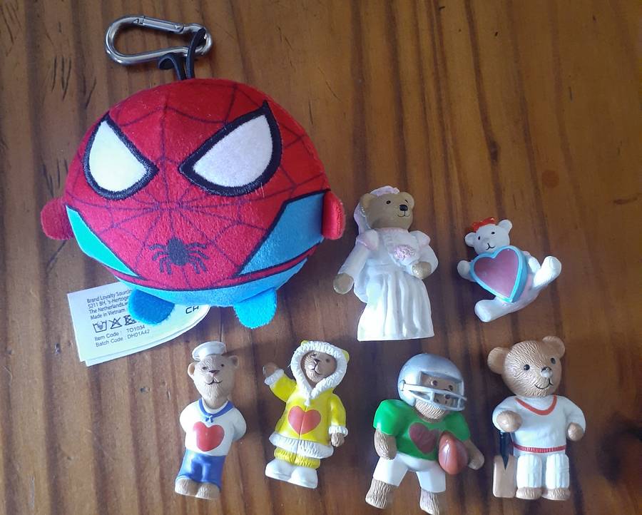 CUTE COLLECTABLE FIGURES