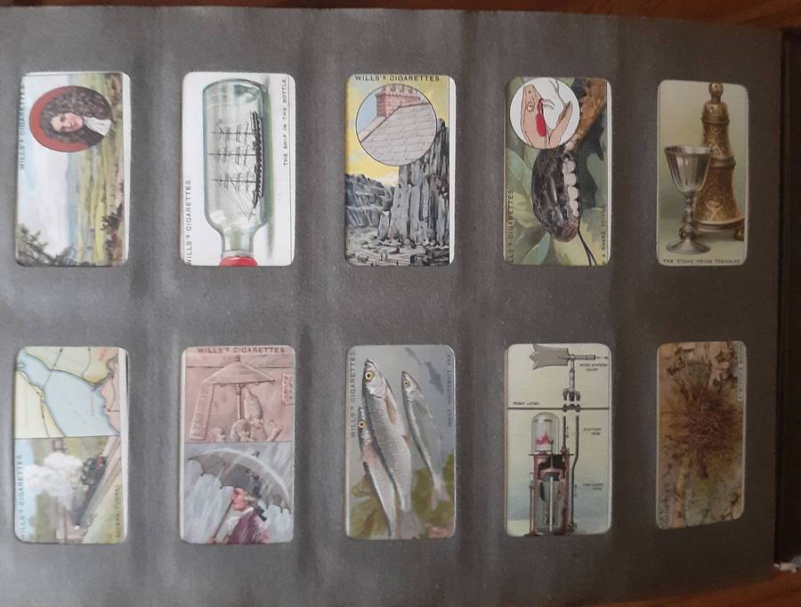 VINTAGE ANTIQUE LONDON CIGARETTE CARD ALBUM!