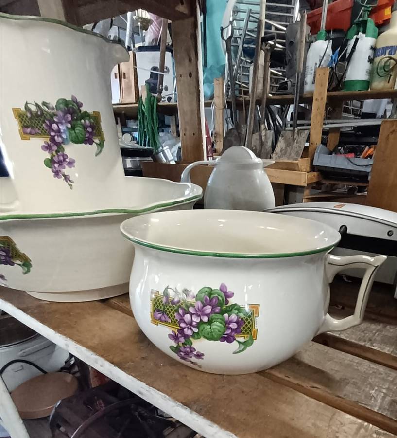 ANTIQUE VANITY 3 PIECE SET.PORCELAIN NEW HALL HANLEY STAFFORDSHIRE ENGLAND.