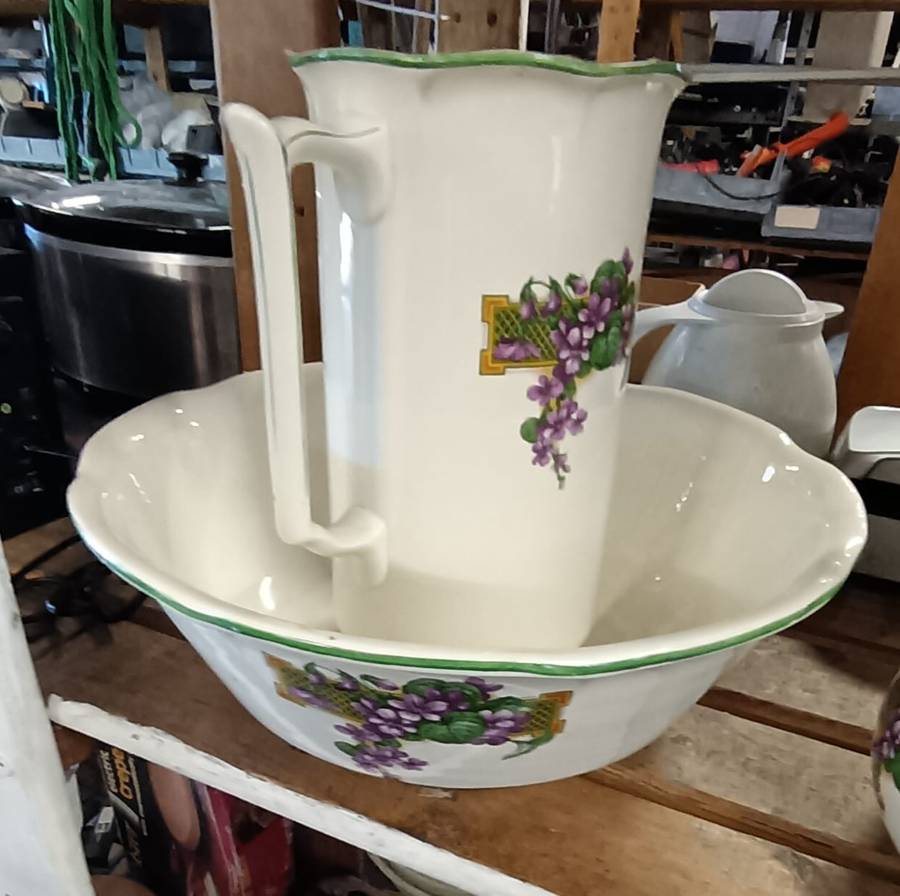 ANTIQUE VANITY 3 PIECE SET.PORCELAIN NEW HALL HANLEY STAFFORDSHIRE ENGLAND.