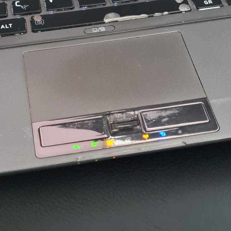 Toshiba (Turns on) Core i7 vPro to fix or for spares x 2