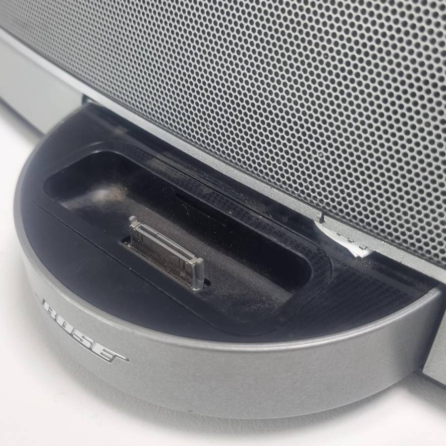 Bose Sounddock with Aux (Switching on and playing. Read details)