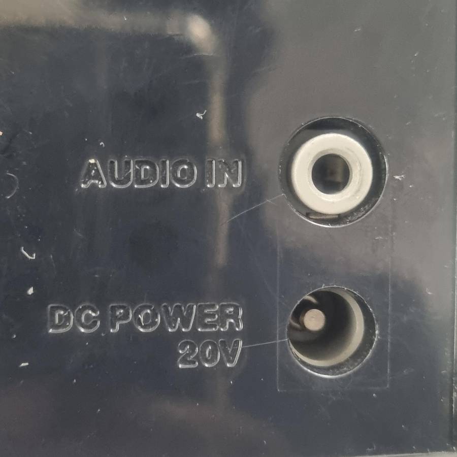 Bose Sounddock with Aux (Switching on and playing. Read details)