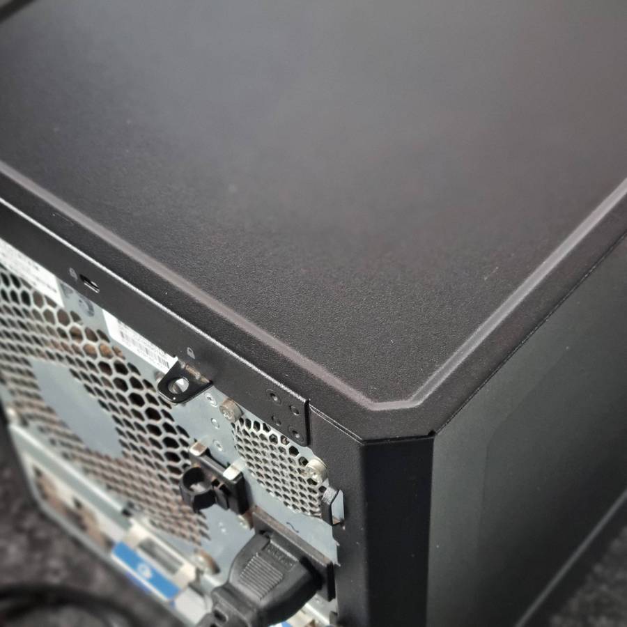 HP ProLiant MicroServer Gen8. (keeps flashing red)