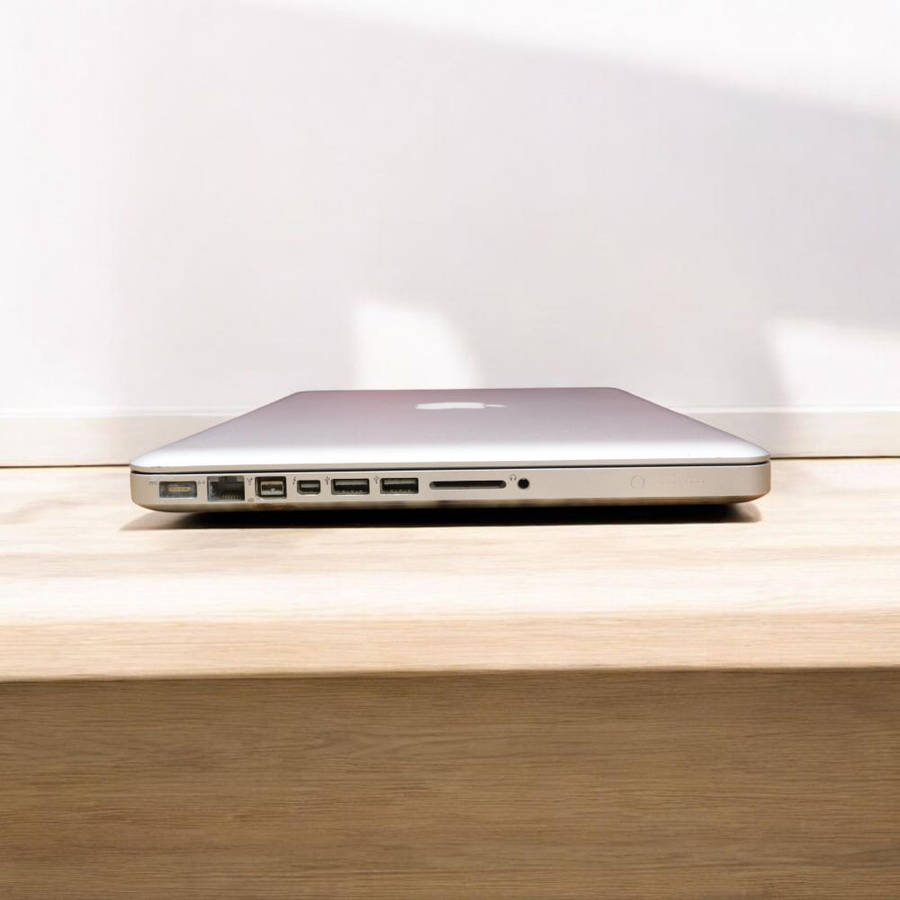 16GB RAM MacBook Pro (13-inch) Core i5. 240 GB SSD