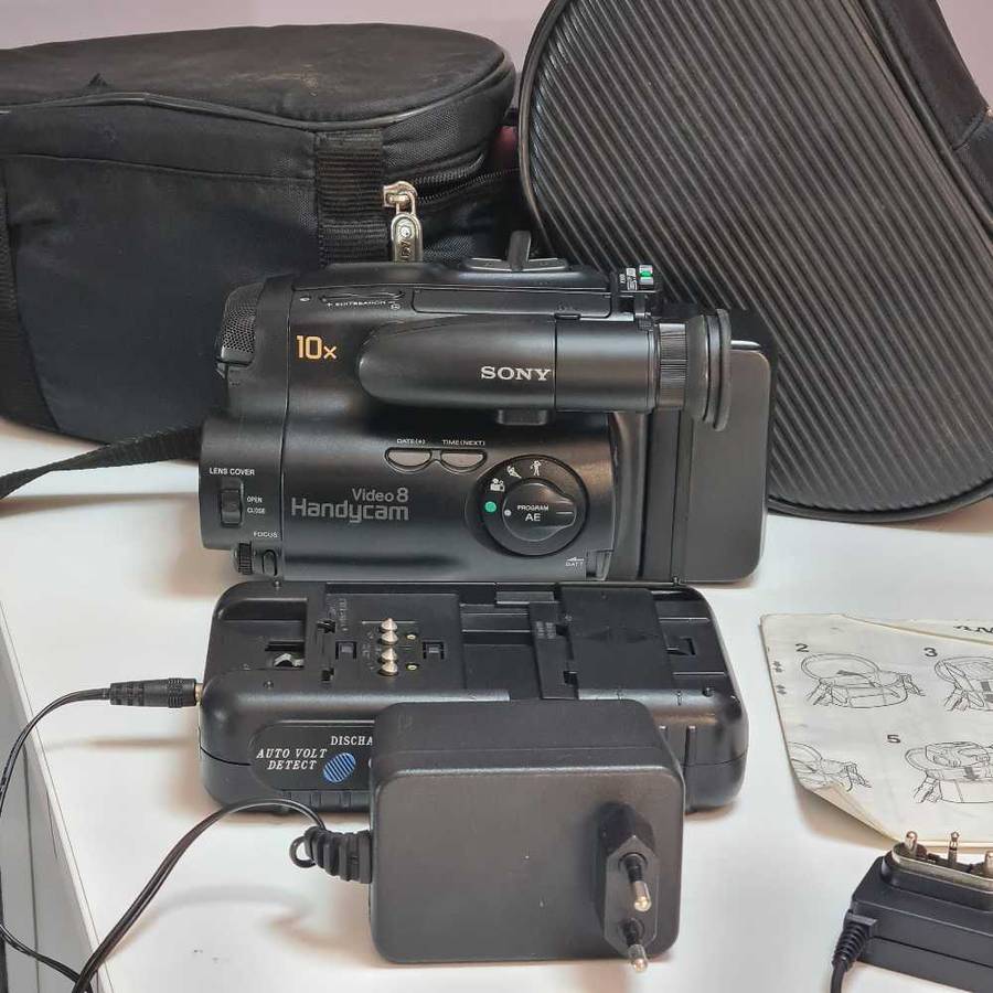 Sony Video Camera CCD-TR202E (See details)