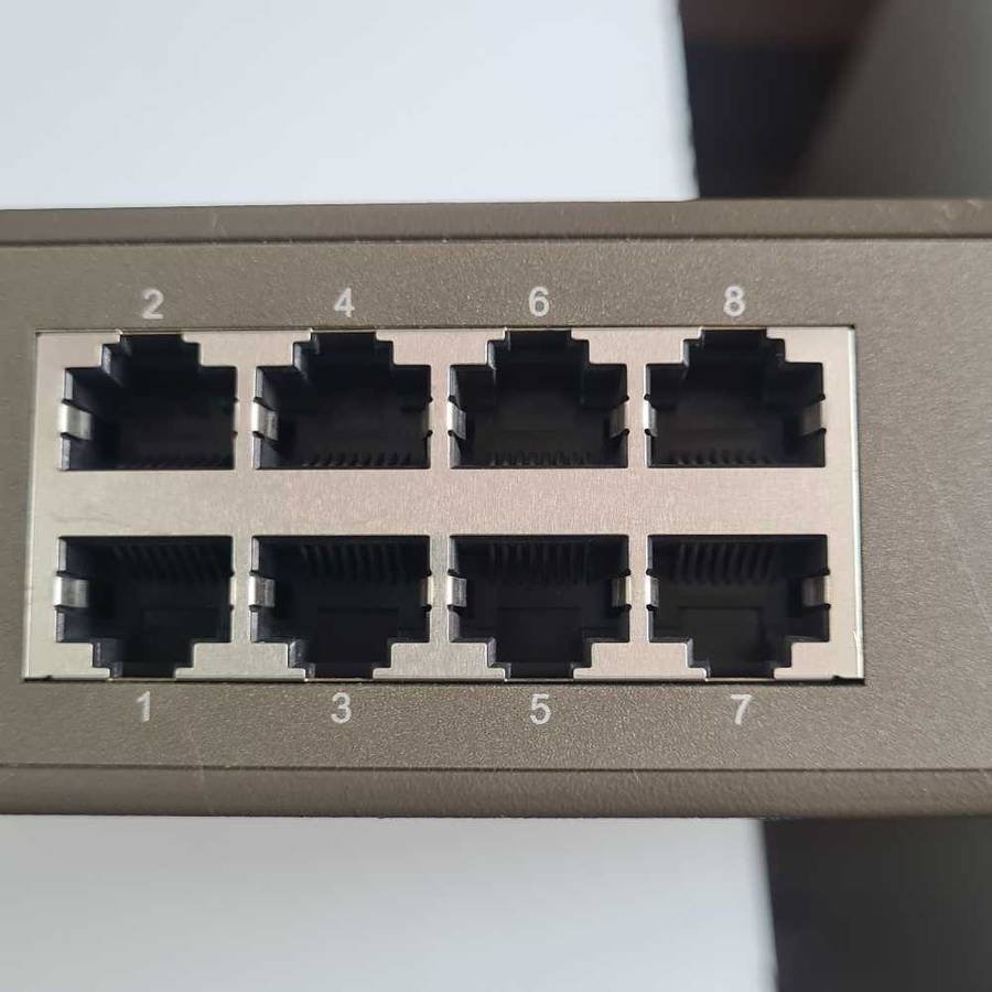 Tenda 8 Port Fast Ethernet 2GE+2SFP Web Smart 123W PoE Switch