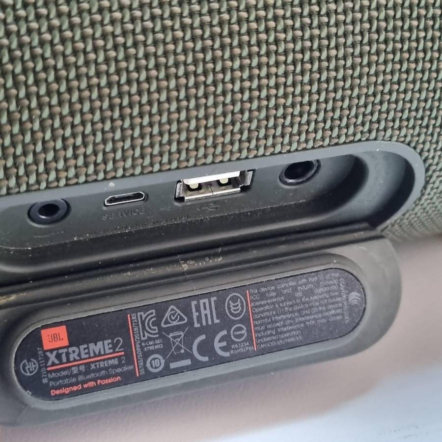 JBL Extreme 2 (Not Charging) No original charger. Bluetooth speaker
