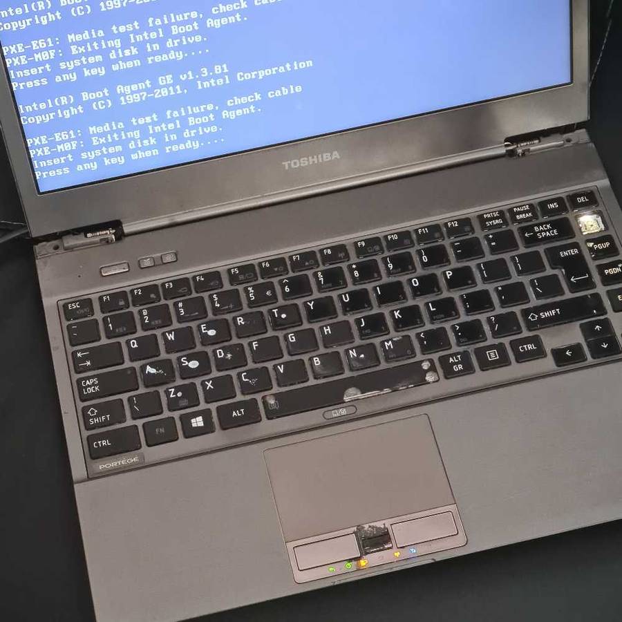 Toshiba (Turns on) Core i7 vPro to fix or for spares x 2