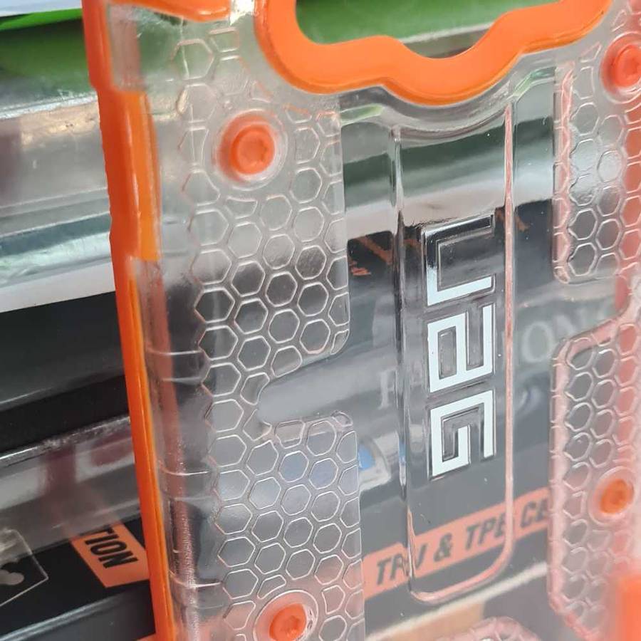 100s of 2015-2018 phones covers, screen protectors, and assorted accessories