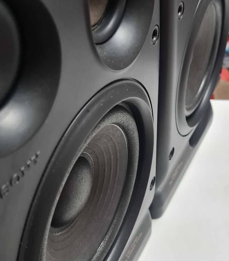 Powerful Sony 3-way speakers.