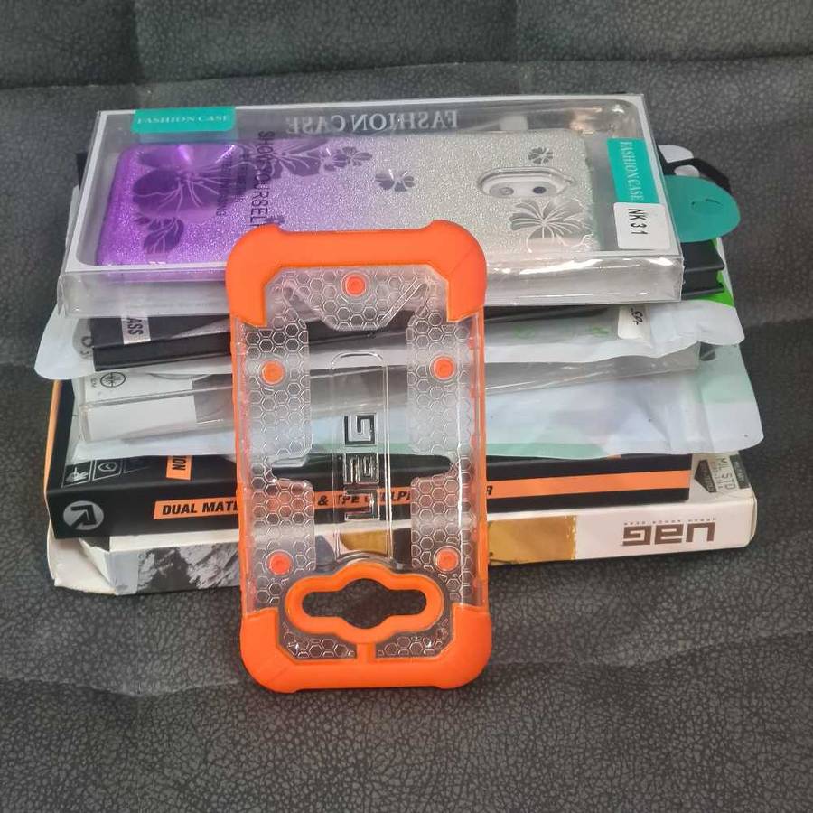 100s of 2015-2018 phones covers, screen protectors, and assorted accessories
