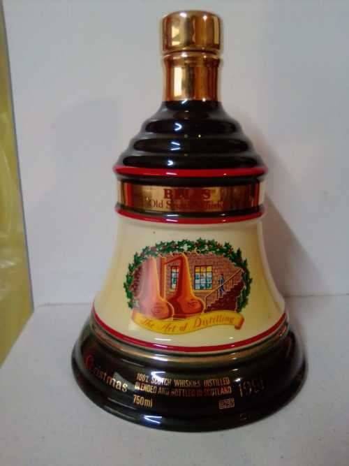 BELL`S DECANTER(collectors piece) - CHRISTMAS SELECTION