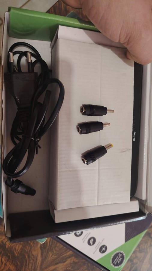 2 x Gizzu Mini 8800MAH Dual- voltage DC UPS With a TP-Link 300 MBPS Wireless N Router