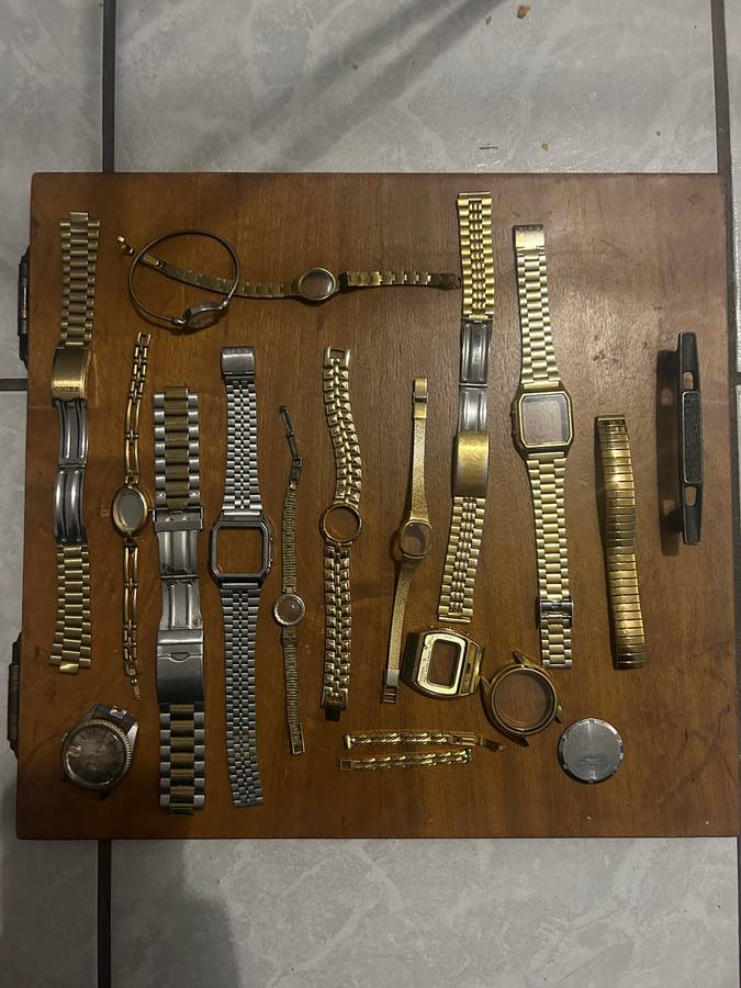 Lot watch straps and casings
