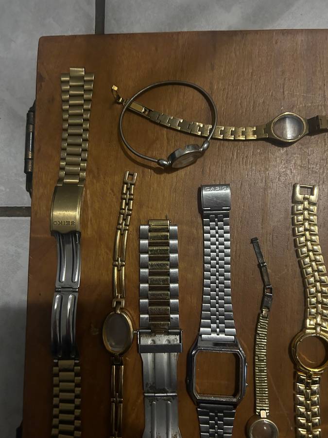 Lot watch straps and casings