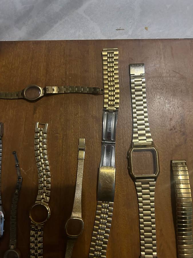 Lot watch straps and casings