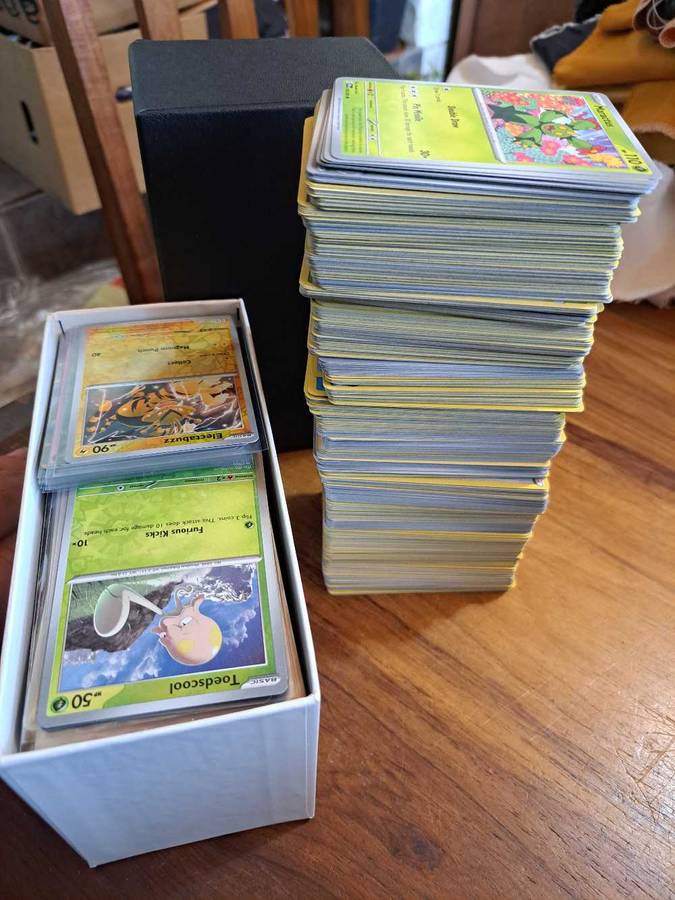 Huge Pokémon tcg collection. 1200+ cards No duplicates!