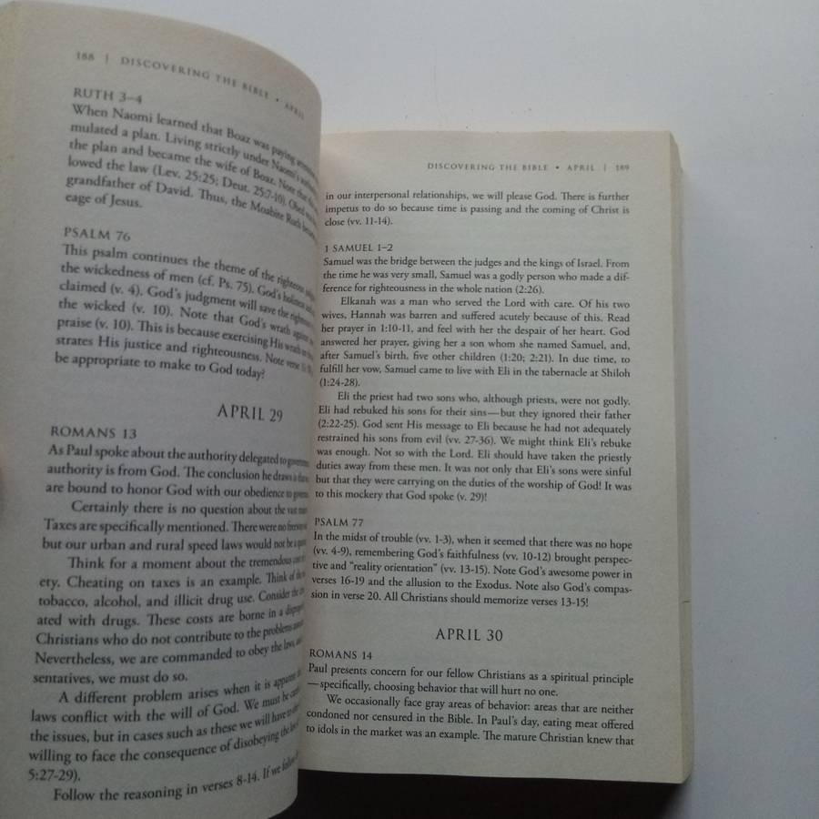 Discovering the Bible by Gordon L. Addington  Your Daily Bible Reading Companion for Deeper Underst