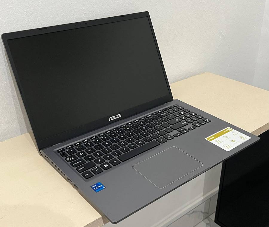 ASUS X515E i7 11TH GEN