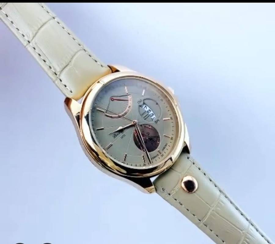 Gentlemen leather strap watch