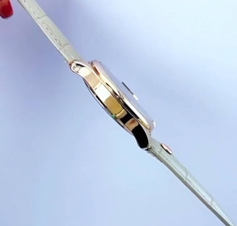 Gentlemen leather strap watch