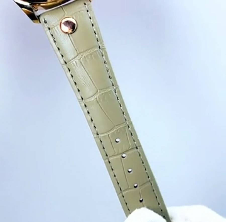 Gentlemen leather strap watch
