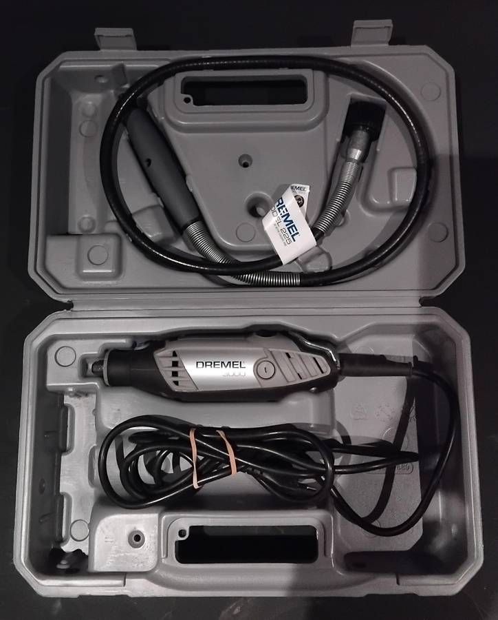 Dremel 3000 Rotary Tool in Hardcase with Accessories