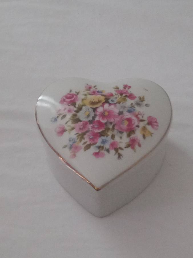 Vintage Brinns Porcelain Heart Shaped Trinket Box/ Dresser Box . Possible Originally from Japan , U