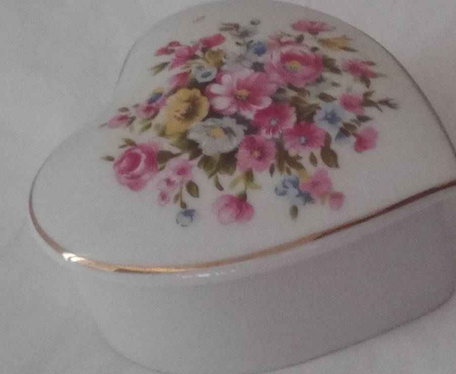 Vintage Brinns Porcelain Heart Shaped Trinket Box/ Dresser Box . Possible Originally from Japan , U