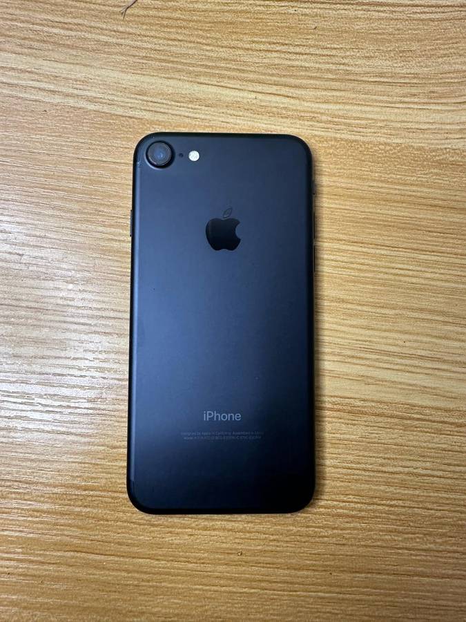 Apple - iPhone 7 - 32 GB - Black