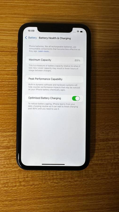 Apple iPhone 11 - 64 GB - Black