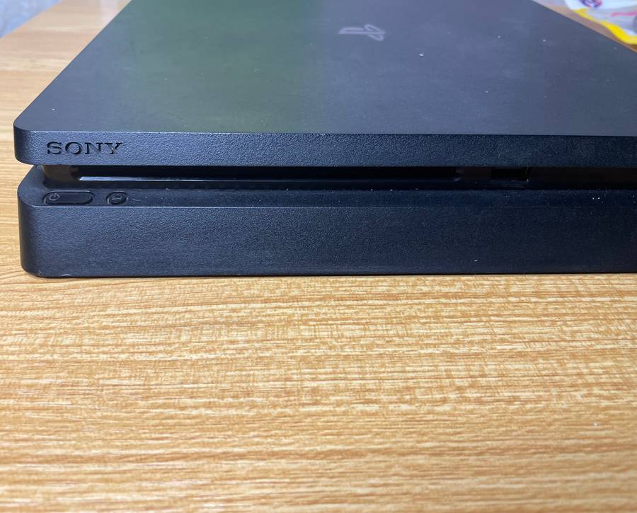 Sony Playstation 4 Slim - 1TB - 1 Sony PS4 Controller