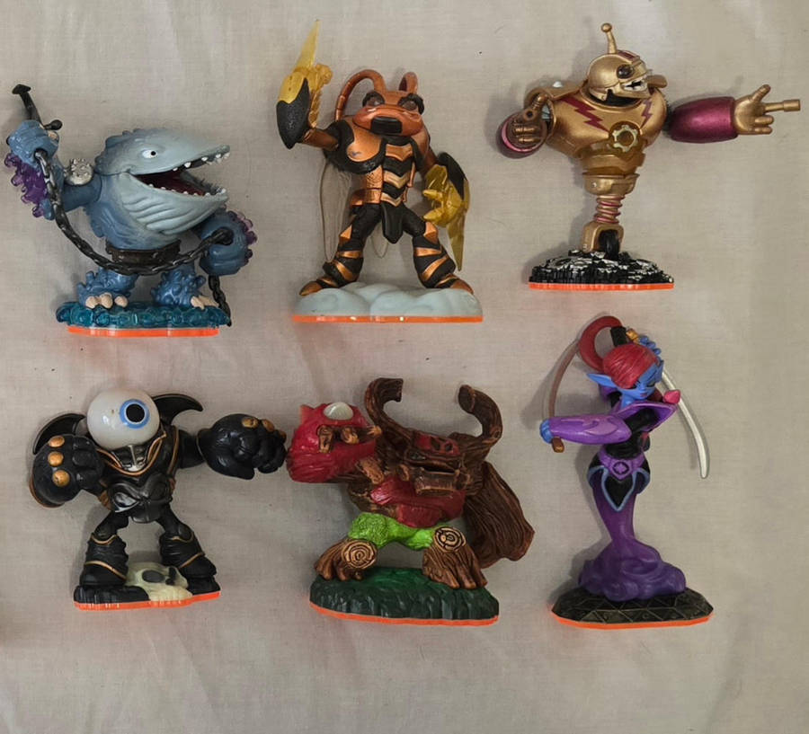 Skylanders Characters Bundle Mix of 8 Giants + 16 Regulars + Portal of Power