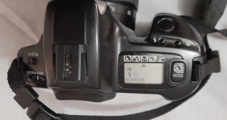 Minolta Dynax 300si 35mm SLR Film Camera